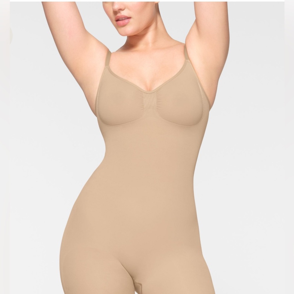Skims Women's Scoop Neck Seamless Sculpt Mid-Thigh Bodysuit ZG3 Clay Small NWOT